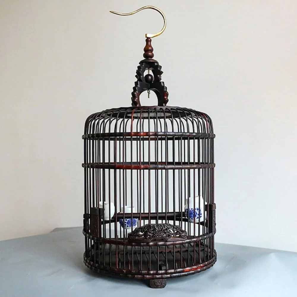 قفس پرنده چوبی گرد با قلاب، قابل حمل برای بیرون رفتن، قفس پرنده حکاکی شده، مناسب برای مرغ عشق و سهره (متوسط)