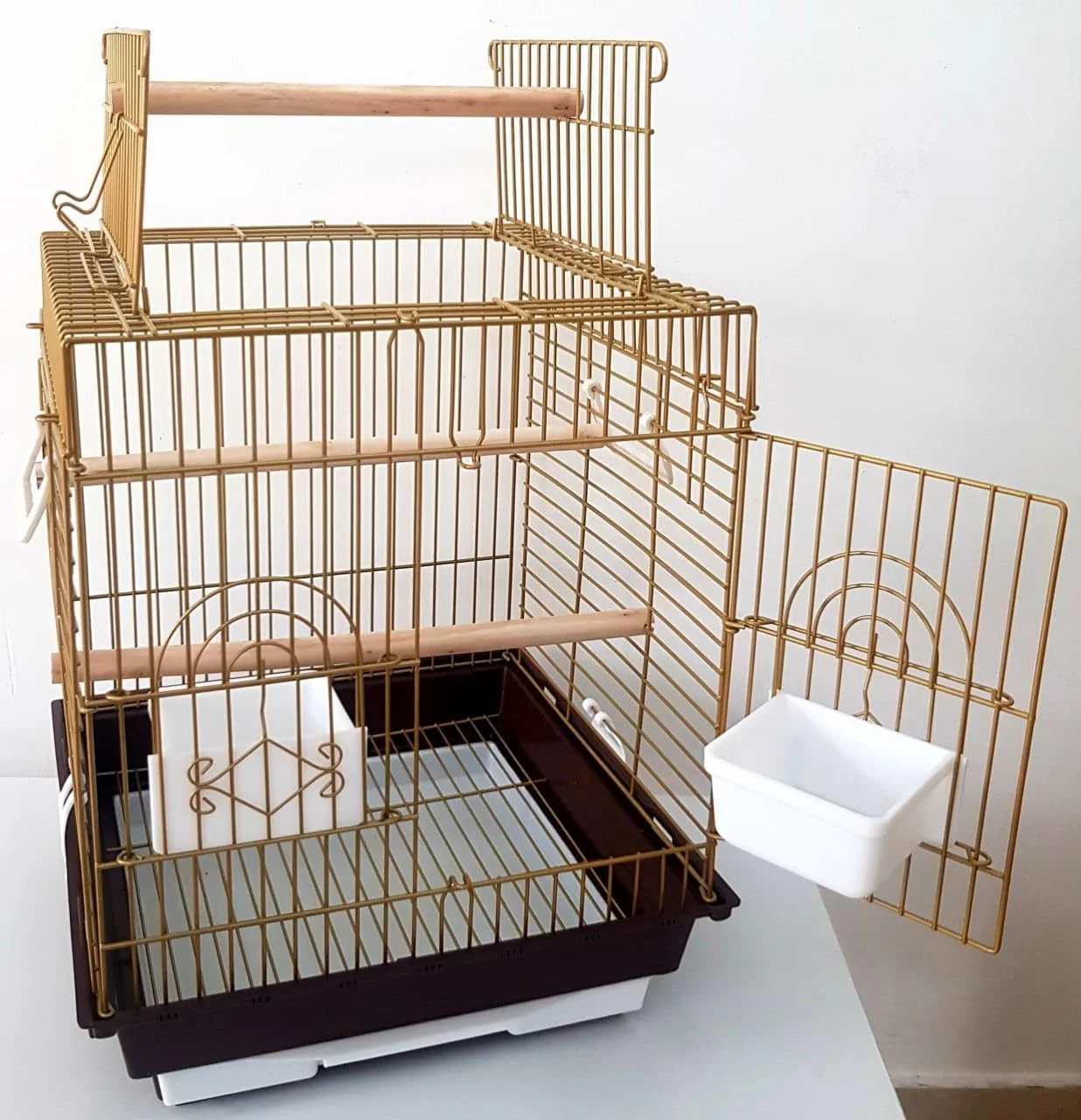 قفس پرنده با پایه بالایی، 2 ظرف غذا، 2 چوب چوبی به اندازه 62 * 40 * 40 سانتی متر مناسب برای طوطی های متوسط ​​مانند کاسکو، کاکاتو، کانور، پاراکیت، عروس هلندی (C)