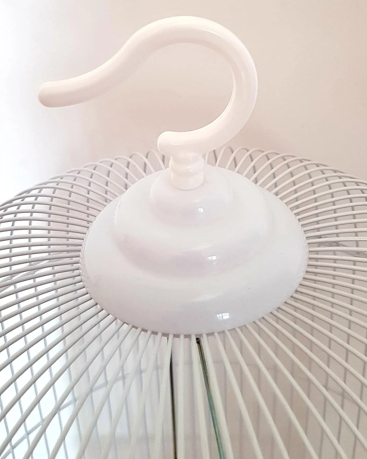 قفس بزرگ پرنده سفید بزرگ، با ظرف غذا، تاب و چوب مناسب برای طوطی های کوچک و متوسط​​ مانند کانور، پاراکیت، مرغ عشق، فیشر، عروس هلندی، قناری و فنچ طلایی