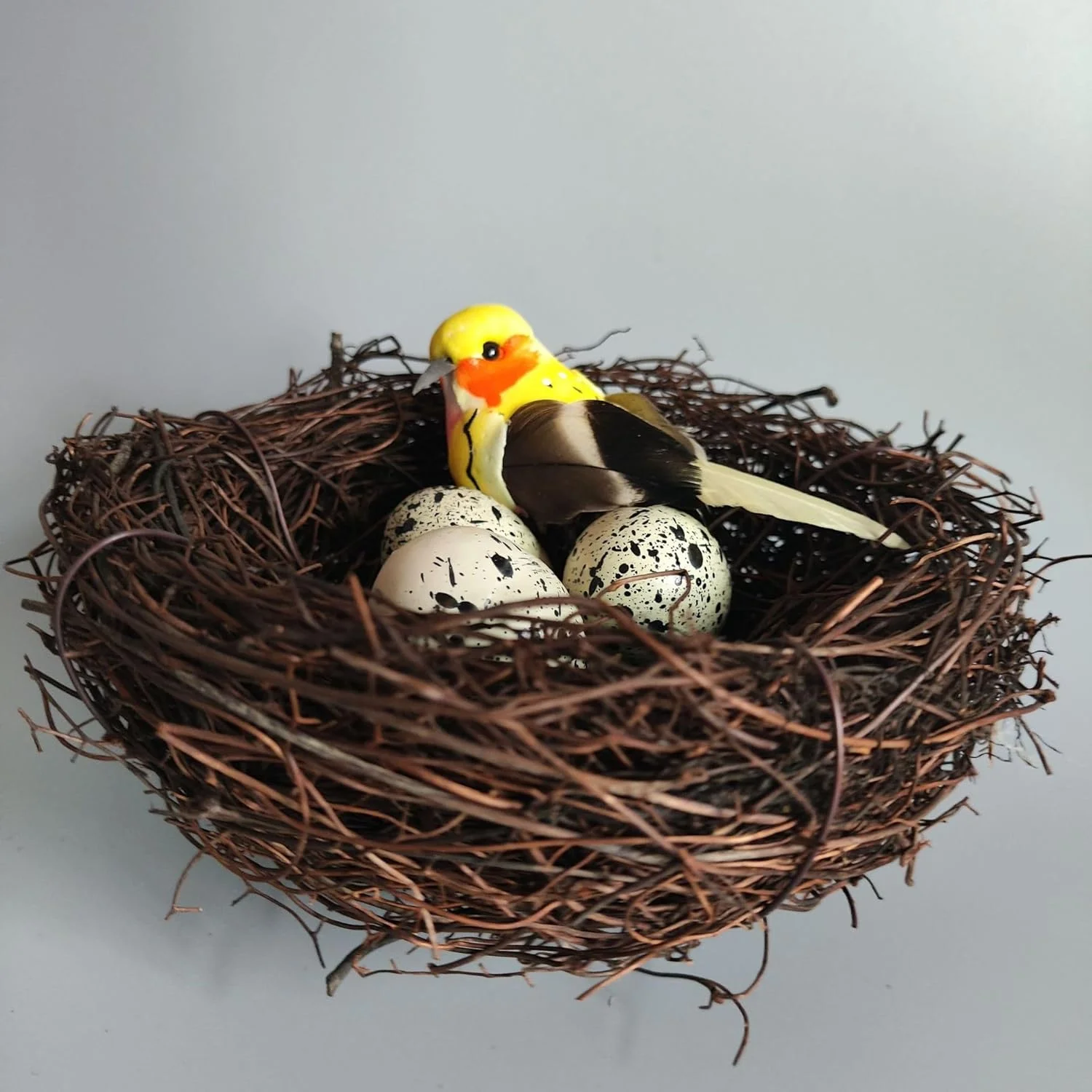 یک ست لانه پرنده با 3 عدد تخم بلدرچین مصنوعی - لانه پرنده مصنوعی حصیری، کاردستی تقلیدی برای میز خانه، دکور باغ - تخم پرنده بلدرچین فوم مصنوعی خالدار برای آشپزخانه (12 سانتی متر)