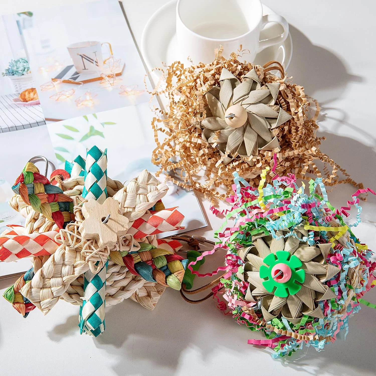 اسباب بازی های طوطی، اسباب بازی های خرد کردنی و جستجوی غذا برای پرندگان، اسباب بازی جویدنی آویزان برای مرغ عشق، کاغذ خرد شده پرندگان و لوازم جانبی قفس، برای مرغ عشق های کوچک و متوسط، فنچ ها، باجریگار، ماکائو