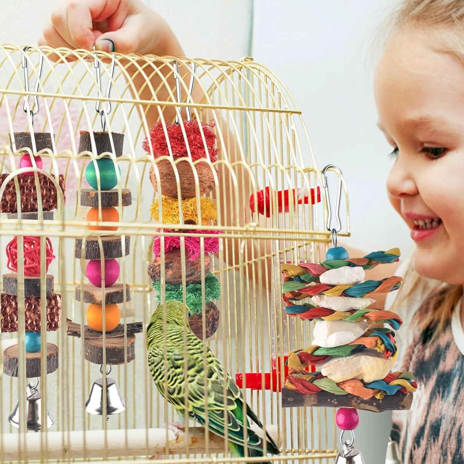 مجموعه 7 عددی اسباب بازی تاب پرنده، اسباب بازی های چوبی طبیعی طوطی، اسباب بازی های آویز قفس با پایه نشیمن، لوازم جانبی ایمن و بادوام، برای طوطی برزیلی، عروس هلندی، مرغ عشق، اسباب بازی های جویدنی پرندگان کوچک