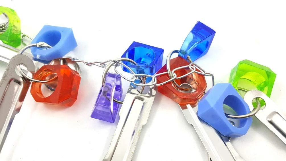 اسباب بازی جویدنی طوطی، اسباب بازی پرنده، اسباب بازی رشته ای قاشق فلزی، استیل ضد زنگ ایمن با گرید غذایی، بادوام، بازی تعاملی محرک، بازتابنده، قرارگیری متنوع، مقاوم در برابر زنگ زدگی، تمیز کردن آسان، بهداشتی