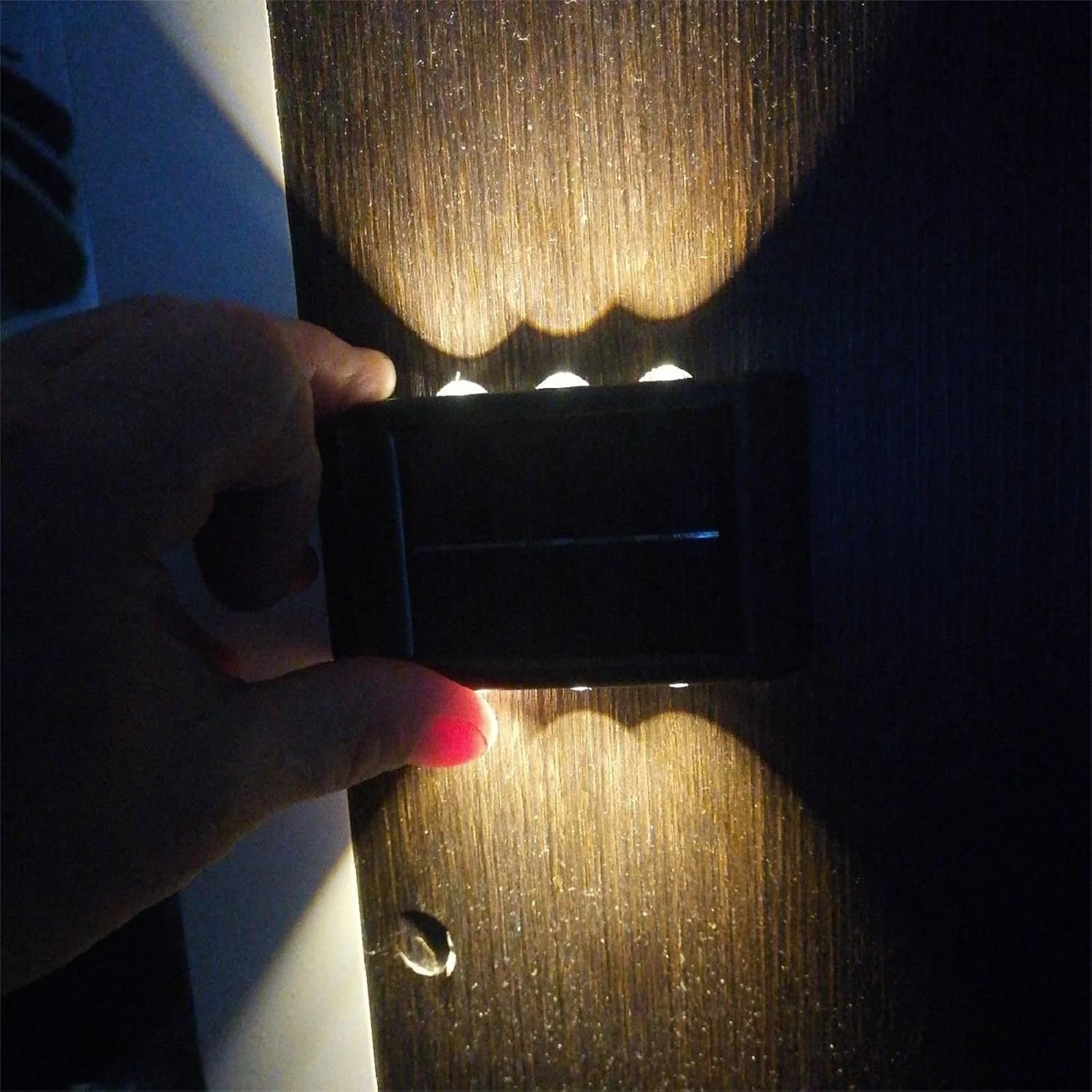 چراغ دیواری خورشیدی 6 LED، بسته 2 عددی، نورپردازی سفید گرم، چراغ های دیواری بیرونی برای خانه، چراغ کوچک بیرونی ضد آب به سبک نوردیک، دکور روشنایی برای ایوان باغ خانه