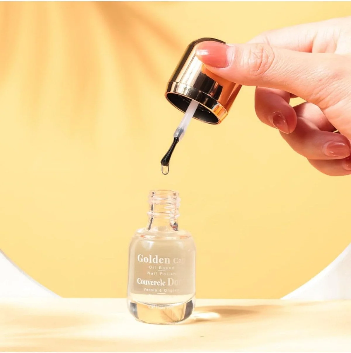 لاک ناخن روغنی کلاه طلایی MINISO (01 پوشش رویی) لاک ناخن روغنی کلاه طلایی MINISO (01 پوشش رویی)