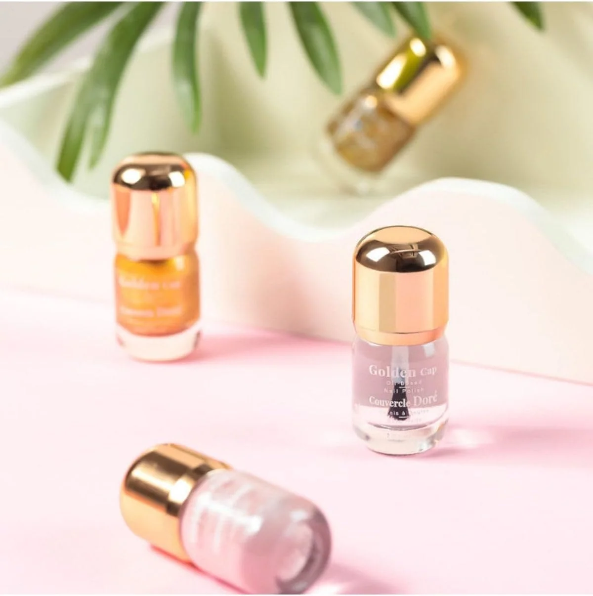 لاک ناخن روغنی کلاه طلایی MINISO (01 پوشش رویی) لاک ناخن روغنی کلاه طلایی MINISO (01 پوشش رویی)