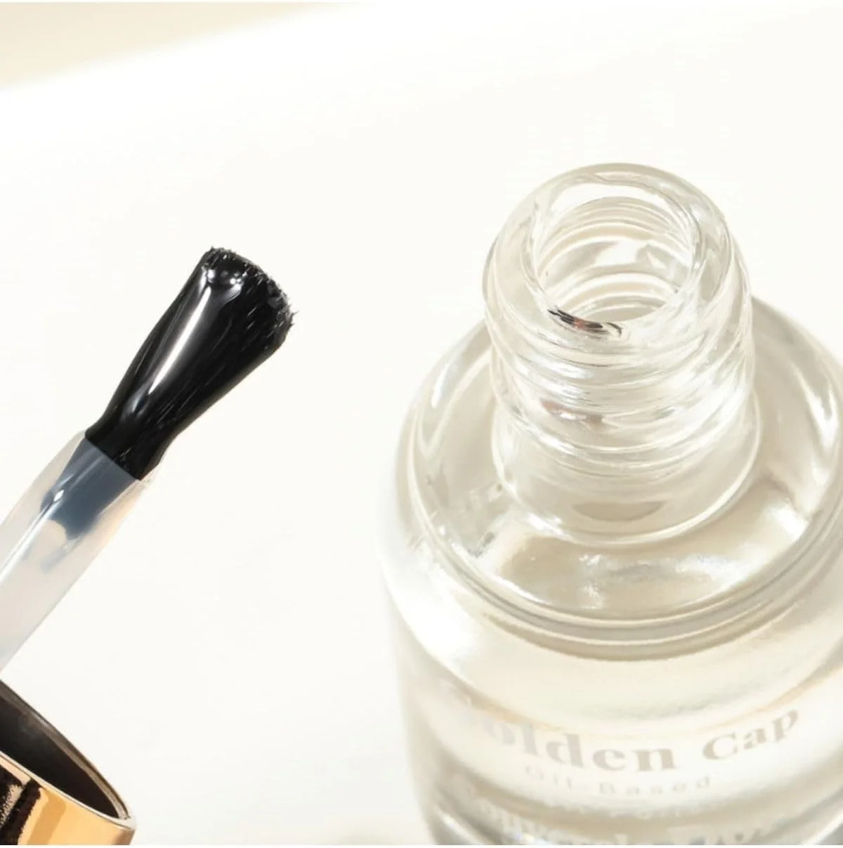 لاک ناخن روغنی کلاه طلایی MINISO (01 پوشش رویی) لاک ناخن روغنی کلاه طلایی MINISO (01 پوشش رویی)