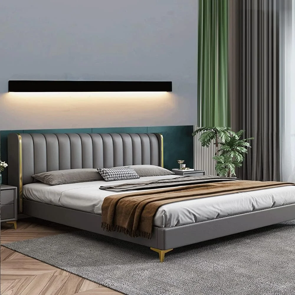 چراغ دیواری کنار تخت خواب راهرو باریک، شمعدان دیواری فلزی مشکی بلند، چراغ های دیواری خطی LED مدرن 4500K برای اتاق نشیمن، نورپردازی تزئینی دیوار پس زمینه
