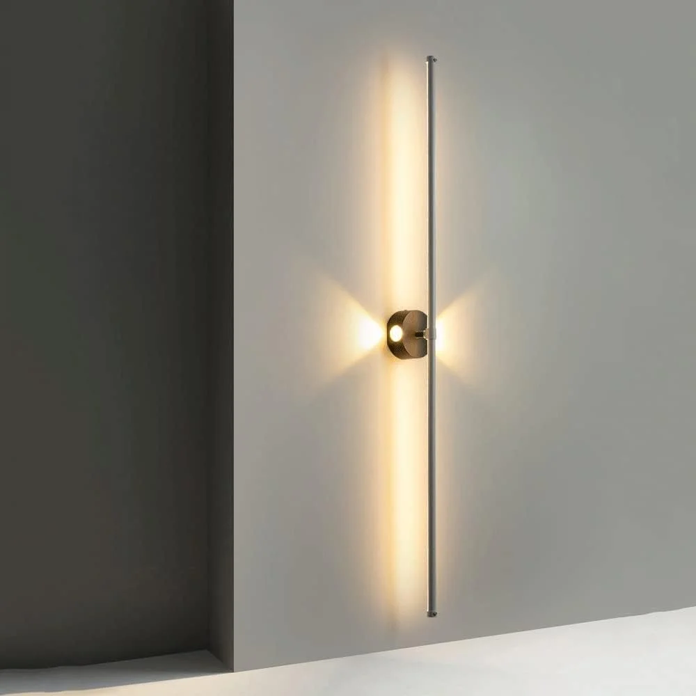 چراغ دیواری ال ای دی مدرن خطی گوشه ای با نورپردازی اتمسفری، چراغ دیواری فلزی سفید با سایه سیلیکونی، چراغ دیواری نواری بلند در راهرو 4000K، چراغ دیواری تزئینی شمعدانی (60CM)