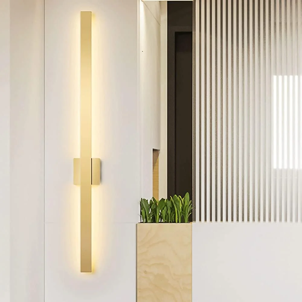 چراغ دیوارشور نواری بلند فلزی آلومینیومی، چراغ دیواری پس زمینه داخلی، چراغ های تزئینی مدرن LED برای اتاق نشیمن، شمعدان دیواری ساده طلایی برای کنار پله