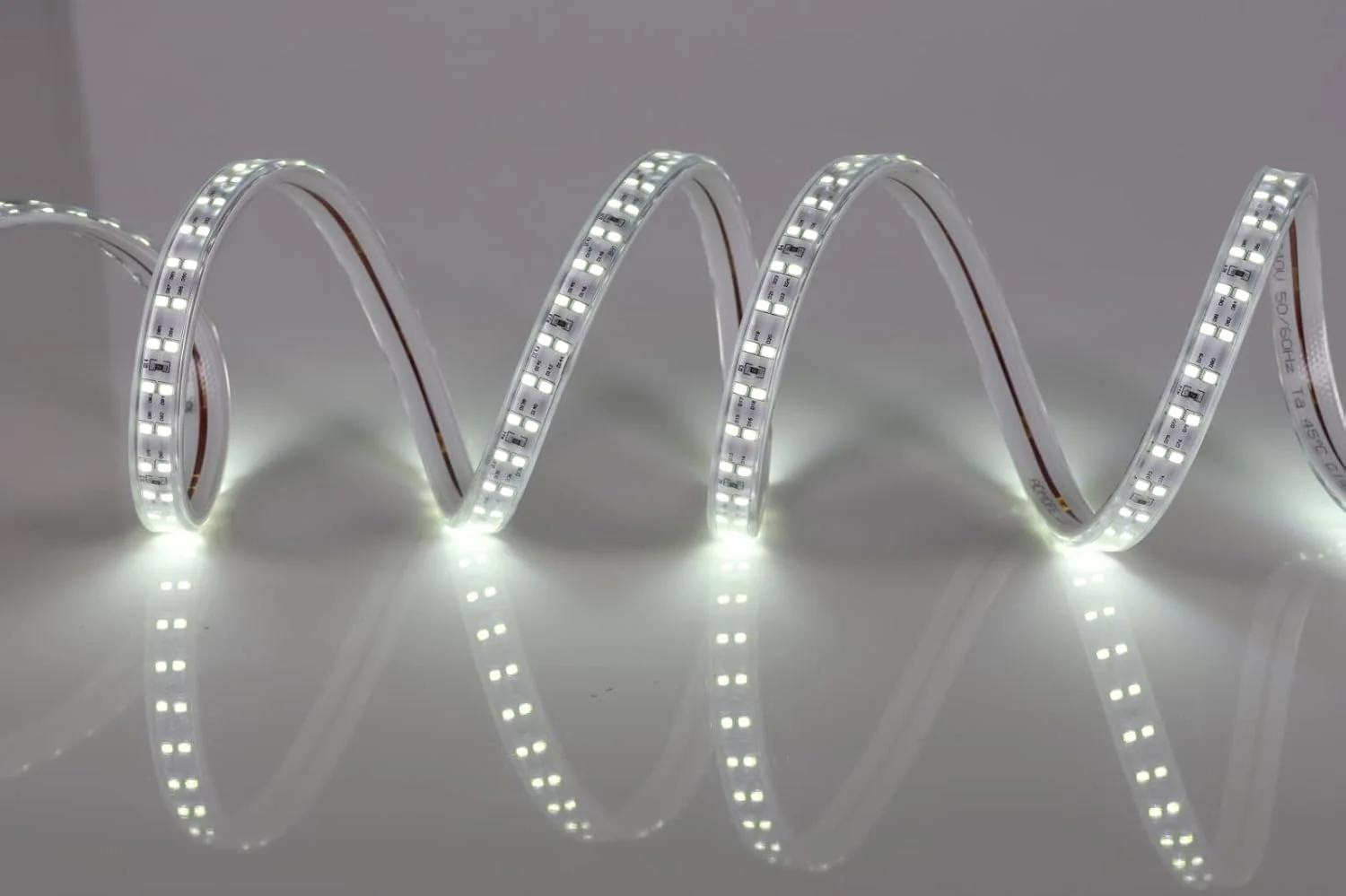 نوار چراغ ال ای دی ادمور انگلستان، نور روز، 2 لاین SMD، 50 متر، مناسب برای دکوراسیون روشنایی داخلی و خارجی (10 میلی متر، سفید)، ضد آب و ضد گرد و غبار نوار چراغ ال ای دی ادمور انگلستان، نور روز، 2 لاین SMD، 50 متر، مناسب برای دکوراسیون روشنایی داخلی و خارجی (10 میلی متر، سفید)، ضد آب و ضد گرد و غبار