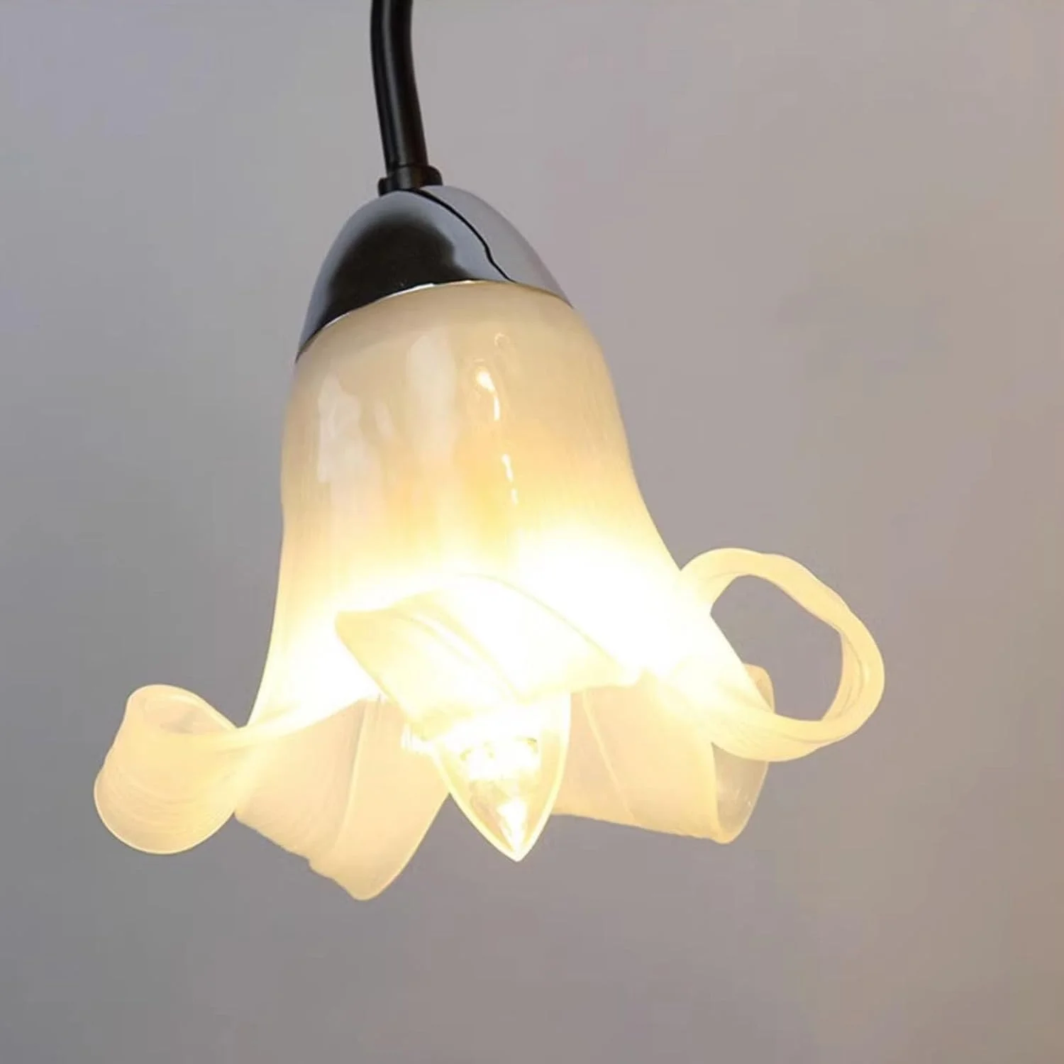 مصباح قائم مدرن فلزی/شیشه ای LED، میز کنار مبلی و چراغ ایستاده، مناسب اتاق نشیمن با پایه های مبلمان سخت افزاری، برای اتاق خواب یا دفتر کار مصباح قراءة عصري (سفید) مصباح قائم مدرن فلزی/شیشه ای LED، میز کنار مبلی و چراغ ایستاده، مناسب اتاق نشیمن با پایه های مبلمان سخت افزاری، برای اتاق خواب یا دفتر کار مصباح قراءة عصري (سفید)