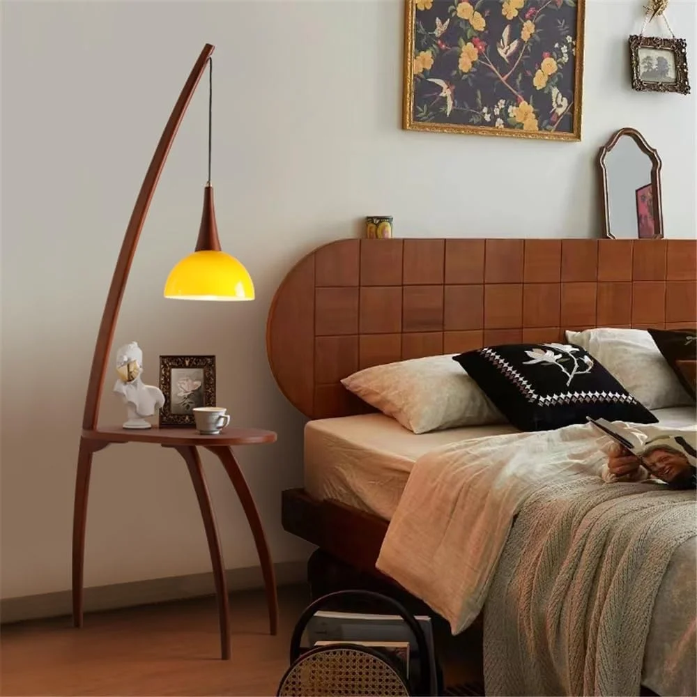 چراغ ایستاده مصباح قائم با میز و قفسه کنار مبلمان راحتی، مناسب اتاق نشیمن و اتاق خواب، چراغ مطالعه مدرن چراغ ایستاده مصباح قائم با میز و قفسه کنار مبلمان راحتی، مناسب اتاق نشیمن و اتاق خواب، چراغ مطالعه مدرن