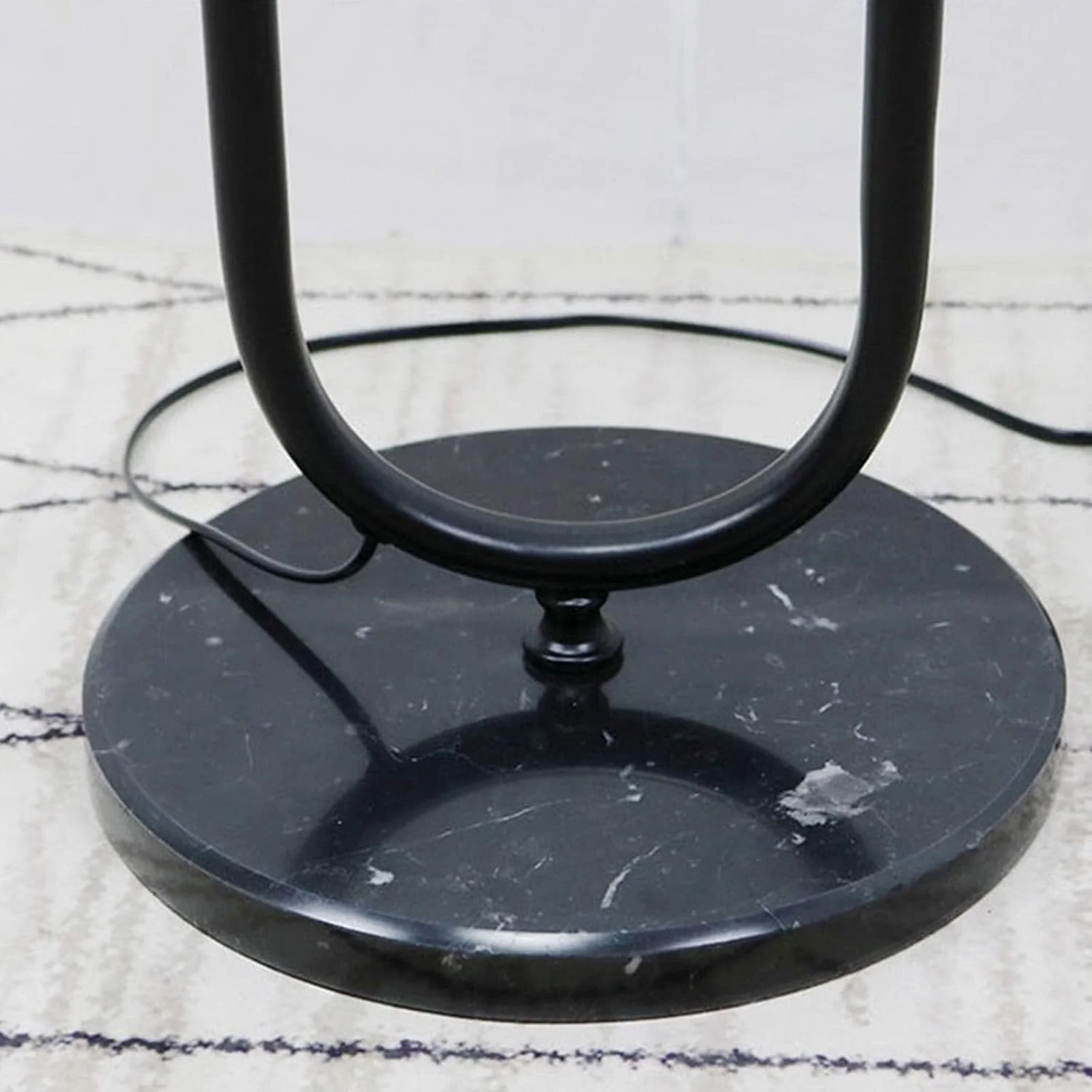 مصباح ایستاده روستیک قائم با سینی، دارای کنترل از راه دور، مناسب برای اتاق نشیمن و دکوراسیون مدرن، چراغ مطالعه مدرن مصباح ایستاده روستیک قائم با سینی، دارای کنترل از راه دور، مناسب برای اتاق نشیمن و دکوراسیون مدرن، چراغ مطالعه مدرن