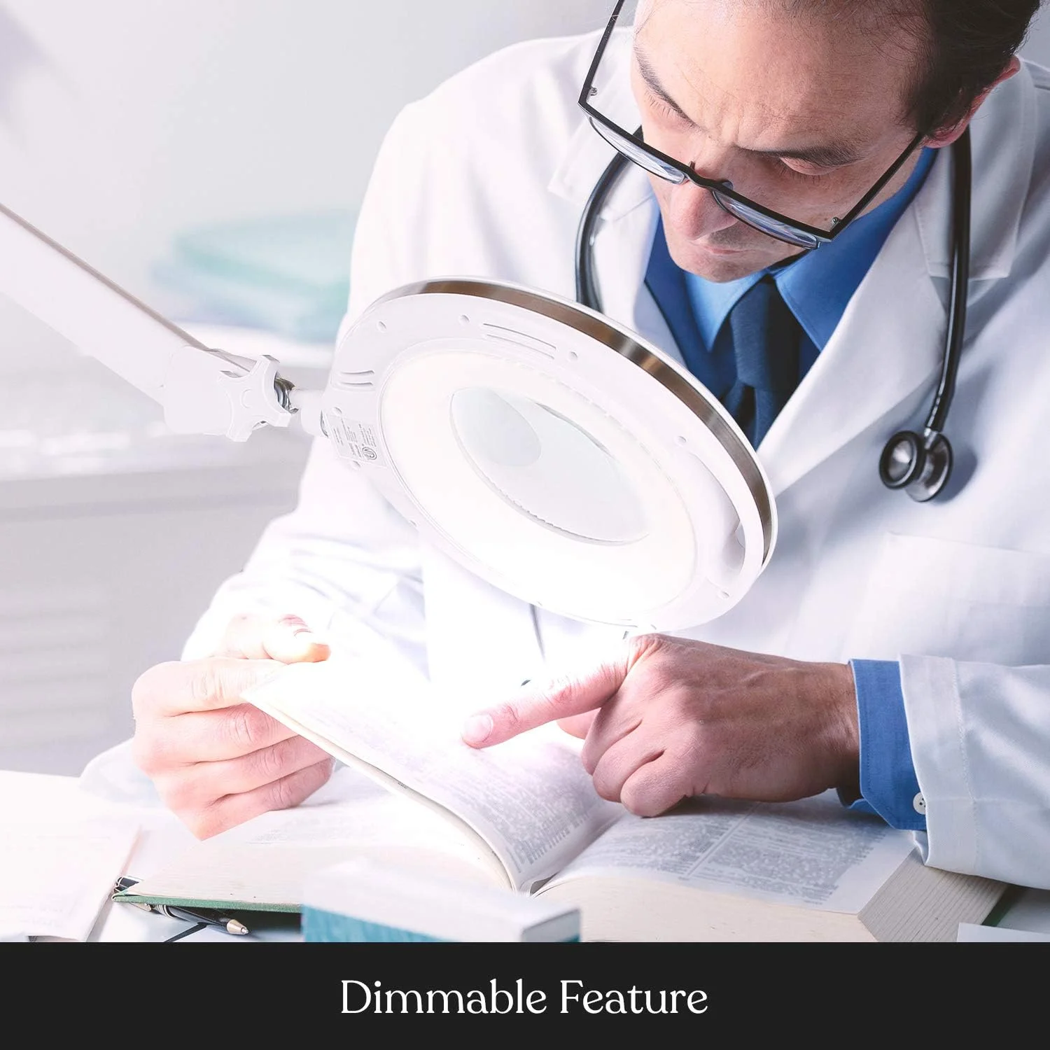 چراغ ذرهبینی Brightech LightView Pro با نور و پایه، چراغ ایستاده ذرهبینی با پایه چرخدار 6 تایی برای فیشیال، متخصصان مژه، چراغ کار LED دیمر دار برای خیاطی و صنایع دستی چراغ ذرهبینی Brightech LightView Pro با نور و پایه، چراغ ایستاده ذرهبینی با پایه چرخدار 6 تایی برای فیشیال، متخصصان مژه، چراغ کار LED دیمر دار برای خیاطی و صنایع دستی