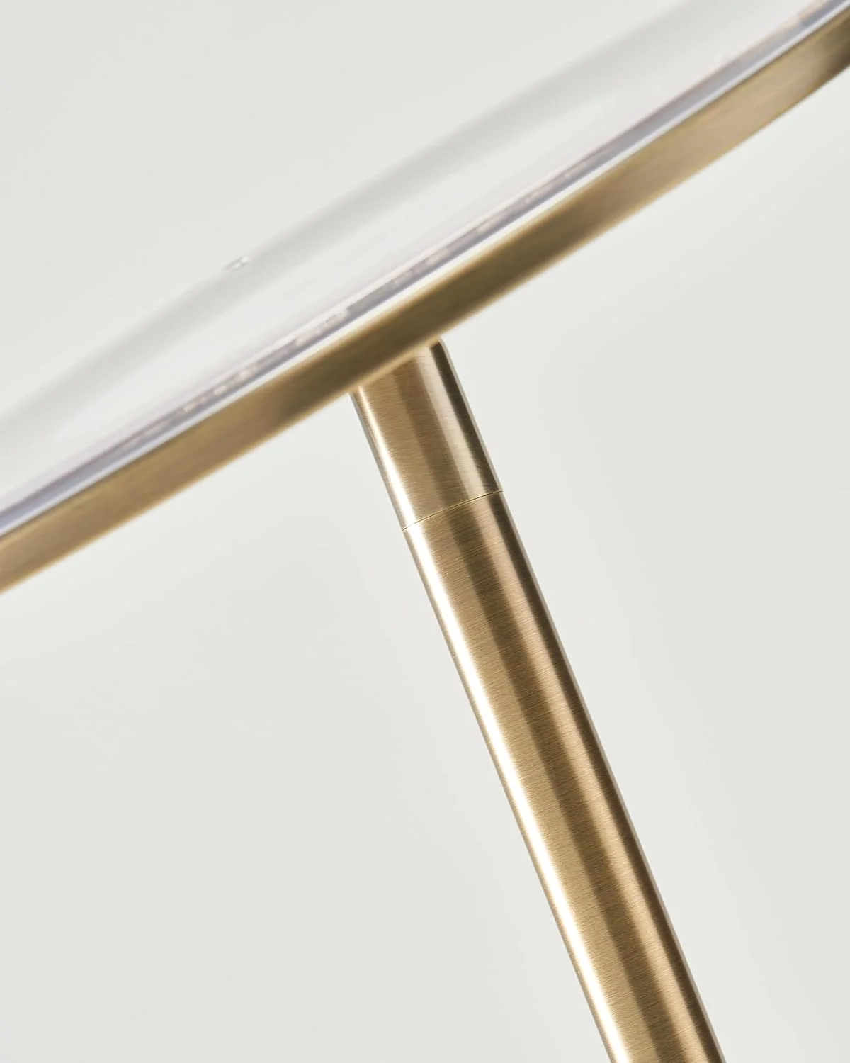 چراغ ایستاده LED مدل Brightech Sky - چراغ روشنایی فوق العاده روشن برای اتاق نشیمن و دفاتر - قابل تنظیم نور، چراغ قطبی داخلی برای مطالعه در اتاق خواب - طلایی برنجی چراغ ایستاده LED مدل Brightech Sky - چراغ روشنایی فوق العاده روشن برای اتاق نشیمن و دفاتر - قابل تنظیم نور، چراغ قطبی داخلی برای مطالعه در اتاق خواب - طلایی برنجی