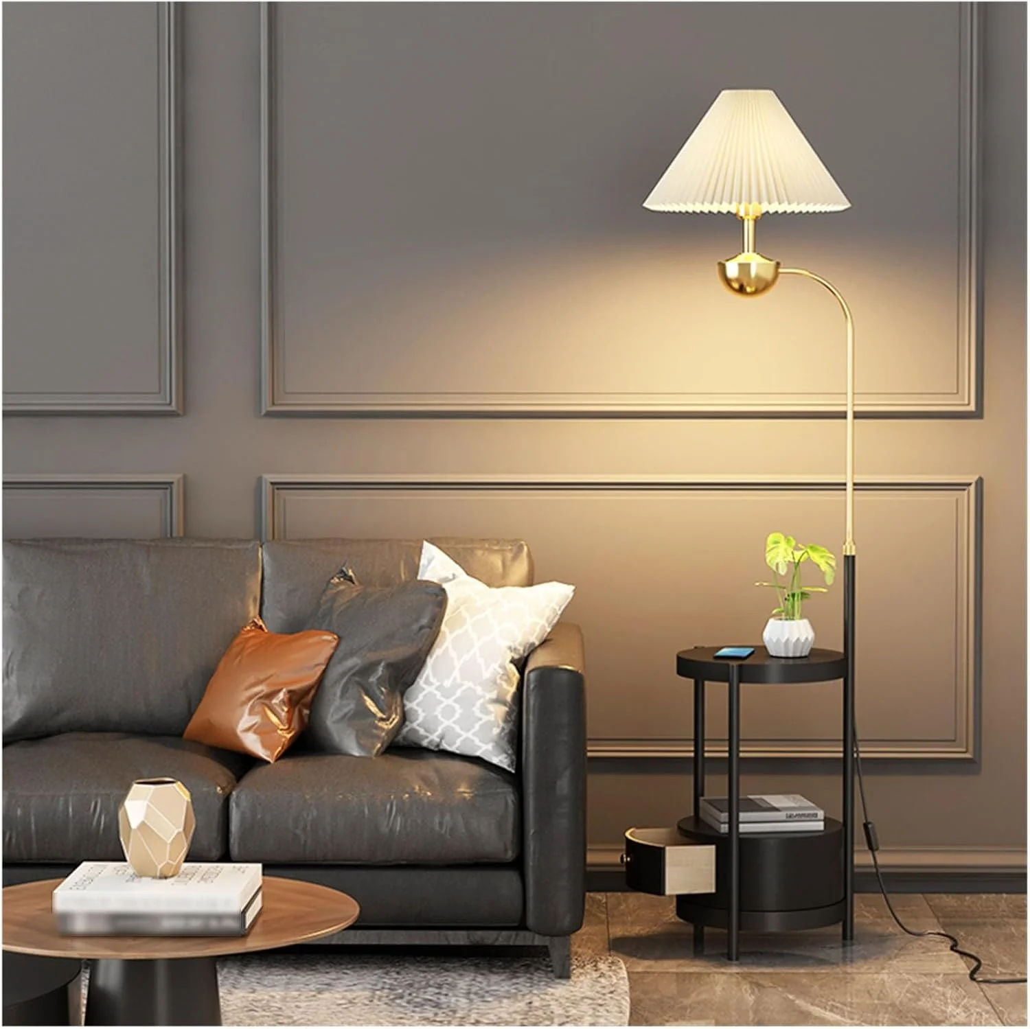 چراغ ایستاده با سر دوش و میز، میز باریک با چراغ متصل به همراه پورت های USB، میز کنار تختی روستیک با کشوهای ذخیره سازی، میز کنار تخت خواب، سفید-A چراغ ایستاده با سر دوش و میز، میز باریک با چراغ متصل به همراه پورت های USB، میز کنار تختی روستیک با کشوهای ذخیره سازی، میز کنار تخت خواب، سفید-A