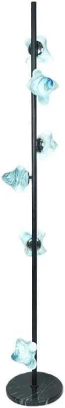 چراغ های ایستاده شیشه ای آبی شش تایی کنار مبل در اتاق نشیمن و چراغ های رومیزی آهنی مشکی کنار تخت در اتاق خواب چراغ های ایستاده شیشه ای آبی شش تایی کنار مبل در اتاق نشیمن و چراغ های رومیزی آهنی مشکی کنار تخت در اتاق خواب