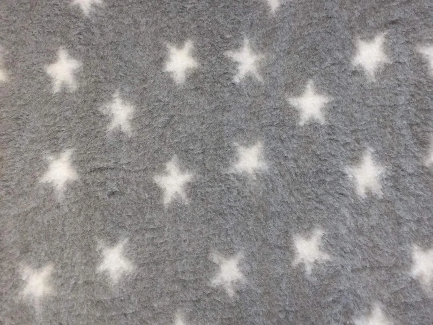 تخت سگ ضد لغزش - طرح ستاره - پشم گوسفند ویلپینگ - رول یا تکه های تخت دامپزشکی پشتی لاستیکی طرح ستاره - انتخاب سایز و رنگ (3 متر در 75 سانتی متر، خاکستری با ستاره های سفید) تخت سگ ضد لغزش - طرح ستاره - پشم گوسفند ویلپینگ - رول یا تکه های تخت دامپزشکی پشتی لاستیکی طرح ستاره - انتخاب سایز و رنگ (3 متر در 75 سانتی متر، خاکستری با ستاره های سفید)