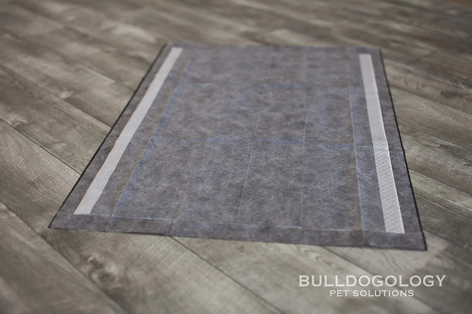 پدهای مشکی کربنی سگ Bulldogology با نوار چسبنده - پدهای بزرگ برای آموزش ادرار سگ (60 عدد - 6 لایه با پلیمر Bullsorbent خشک شونده سریع)