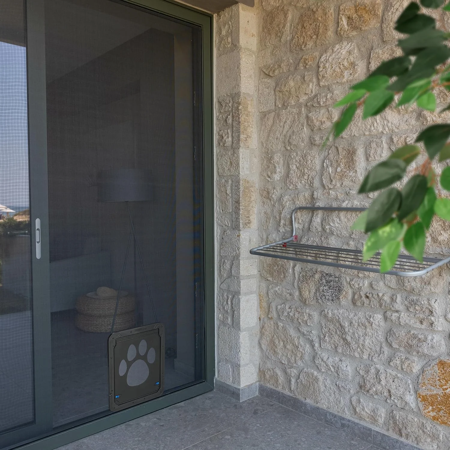 دریچه حیوانات خانگی Relaxdays برای درب توری، مناسب سگ های بزرگ، ابعاد: 42x37 سانتی متر، دارای آهنربا و قفل، مشکی