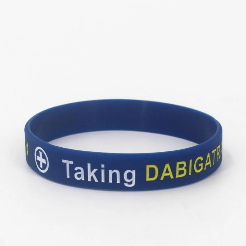 مجموعه 4 عددی دستبند هشدار پزشکی برای مصرف کنندگان دابیگاتران - دستبند سیلیکونی شناسه اضطراری برای مردان و زنان - هشدار پزشکی مصرف دابیگاتران - آبی تیره مجموعه 4 عددی دستبند هشدار پزشکی برای مصرف کنندگان دابیگاتران - دستبند سیلیکونی شناسه اضطراری برای مردان و زنان - هشدار پزشکی مصرف دابیگاتران - آبی تیره