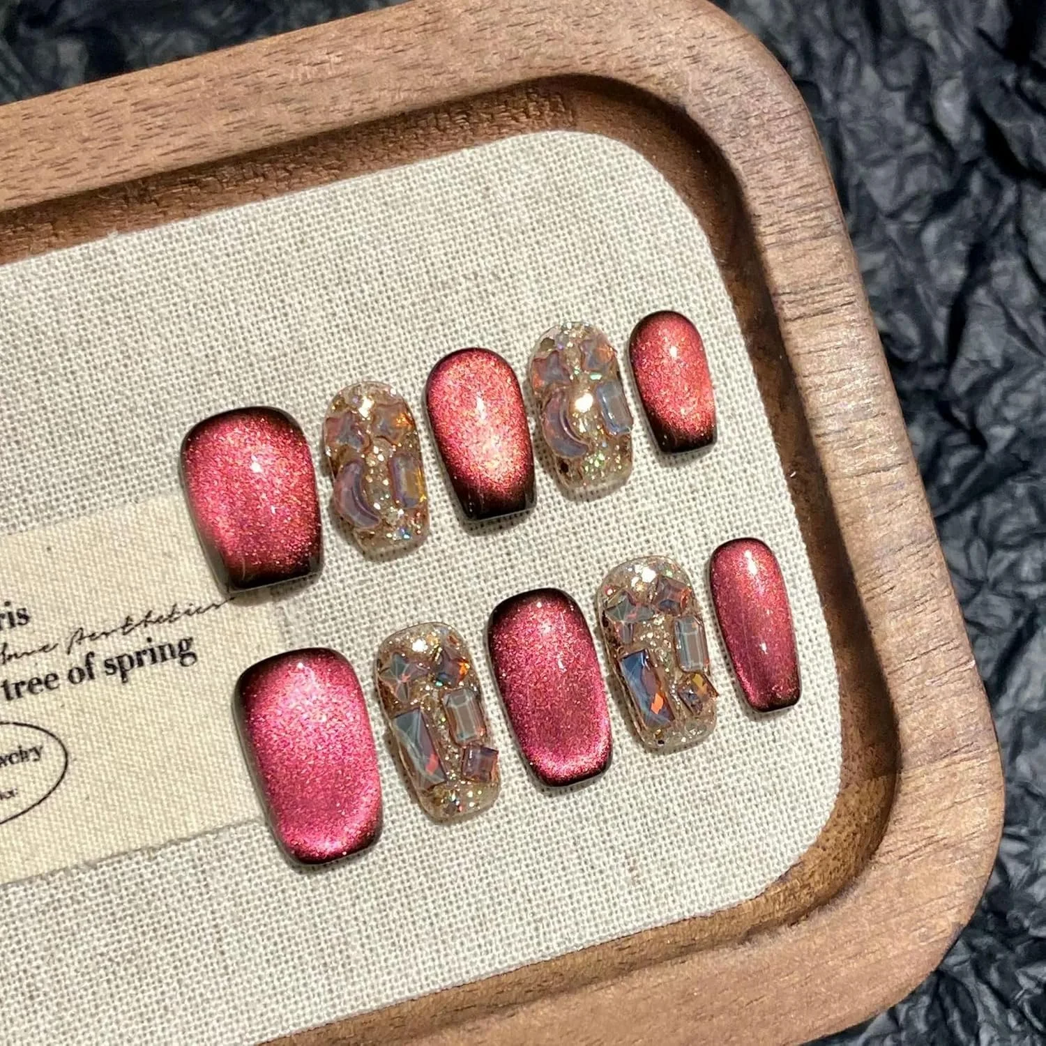 ناخن مصنوعی 14 عددی HN'LEIFAIRY، ناخن های مصنوعی قرمز کوتاه و متوسط مربعی، طرح چشم گربه ای قرمز، ناخن های مصنوعی قابل استفاده مجدد با چسب، ناخن های DIY برای زنان و دختران (MJ-صورتی کوتاه، L) ناخن مصنوعی 14 عددی HN'LEIFAIRY، ناخن های مصنوعی قرمز کوتاه و متوسط مربعی، طرح چشم گربه ای قرمز، ناخن های مصنوعی قابل استفاده مجدد با چسب، ناخن های DIY برای زنان و دختران (MJ-صورتی کوتاه، L)