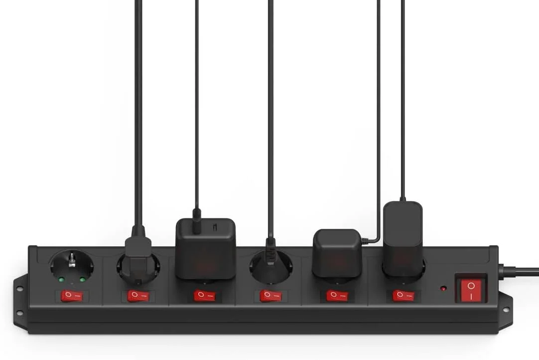 محافظ برق هاما با قابلیت قطع و وصل مجزا، دارای محافظت در برابر نوسانات برق (6 راهی، قابلیت نصب دیواری، چرخش 90 درجه، فاصله بسیار زیاد بین پریزها، طول کابل 1.4 متر) مشکی