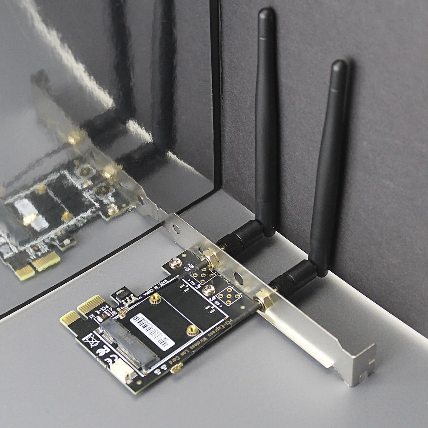 آداپتور Mini PCIe به PCIe X1 GLOTRENDS برای ماژول WiFi Mini PCIe نیمه بلند، شامل آنتن SMA 3.5 dBi آداپتور Mini PCIe به PCIe X1 GLOTRENDS برای ماژول WiFi Mini PCIe نیمه بلند، شامل آنتن SMA 3.5 dBi