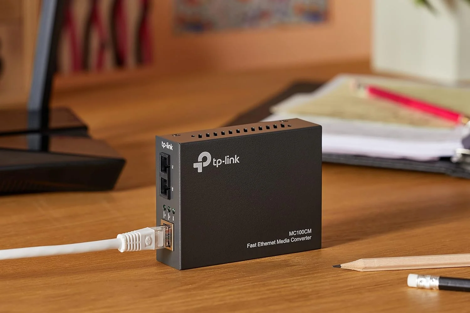 مبدل فیبر چند حالته TP-Link MC100CM با سرعت 100 مگابیت بر ثانیه مبدل فیبر چند حالته TP-Link MC100CM با سرعت 100 مگابیت بر ثانیه