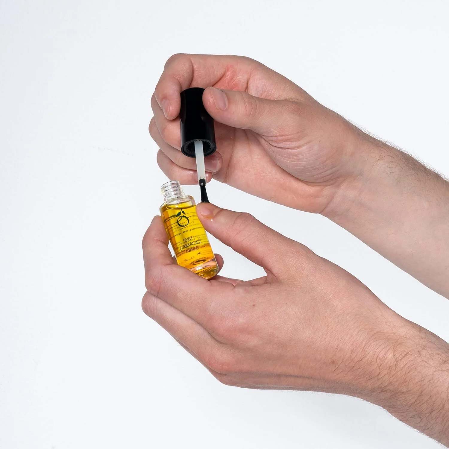 محلول ترمیم کننده ناخن آسیب دیده Herome، ۷ میلی لیتر | سرم برای استفاده پس از کاشت ناخن و دوران بارداری، ترمیم و احیای ناخن ها، تحریک رشد ناخن، فرمولاسیون حاوی روغن بادام و ویتامین ها