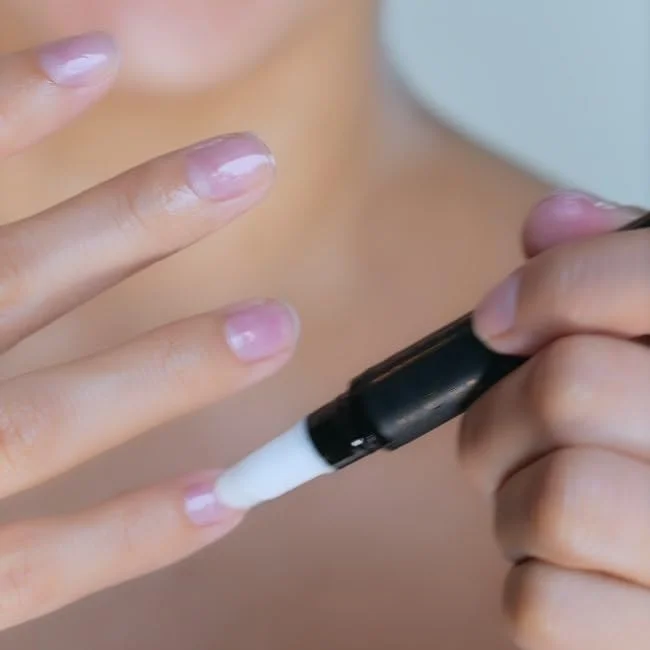 ایکسورا - درمان فشرده ناخن و کوتیکول - دارای گواهی ارگانیک - ترمیم کوتیکول های خشک و آسیب دیده - مرطوب کننده قوی و نرم کننده کوتیکول ها - بدون GMO - مناسب برای گیاهخواران