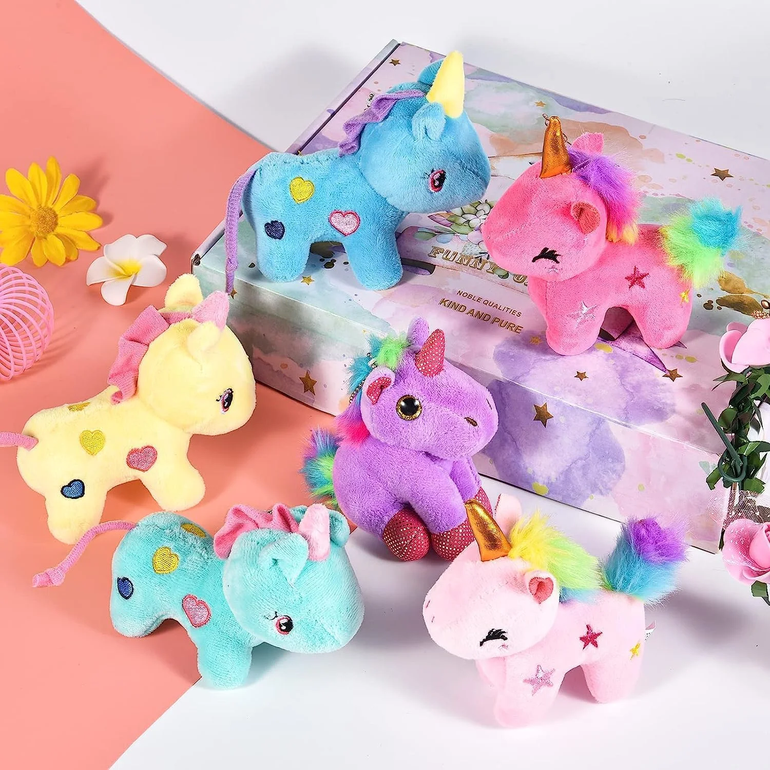 YLMKDE بسته 8 عددی اسباب بازی پولیشی تک شاخ، ایده آل برای مهمانی ها، سایز 4.8 اینچ، جاکلیدی، مناسب برای پر کردن کیسه های هدیه، هدیه تولد دخترانه