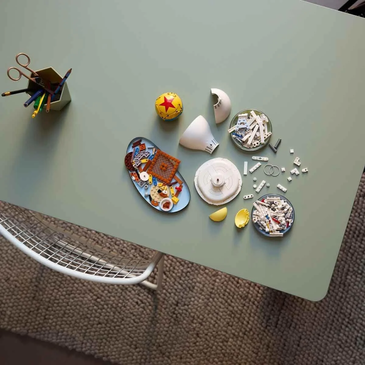 لگو آیدیاز دیزنی پیکسار Luxo Jr. مجموعه ساخت لامپ برای بزرگسالان - مدل یادگاری فیلم با ارجاعات پنهان فیلم - دکور میز کار اداری - ایده هدیه کلکسیونی - 21357 لگو آیدیاز دیزنی پیکسار Luxo Jr. مجموعه ساخت لامپ برای بزرگسالان - مدل یادگاری فیلم با ارجاعات پنهان فیلم - دکور میز کار اداری - ایده هدیه کلکسیونی - 21357