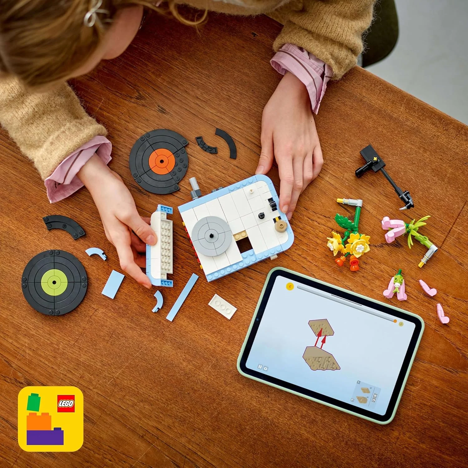 اسباب بازی ساختنی LEGO Creator 3in1 گرامافون با گل - تبدیل به مدل رادیو یا میکروفون - اسباب بازی های موسیقی برای دختران و پسران 8 سال به بالا - ایده هدیه خلاقانه - 31172 اسباب بازی ساختنی LEGO Creator 3in1 گرامافون با گل - تبدیل به مدل رادیو یا میکروفون - اسباب بازی های موسیقی برای دختران و پسران 8 سال به بالا - ایده هدیه خلاقانه - 31172
