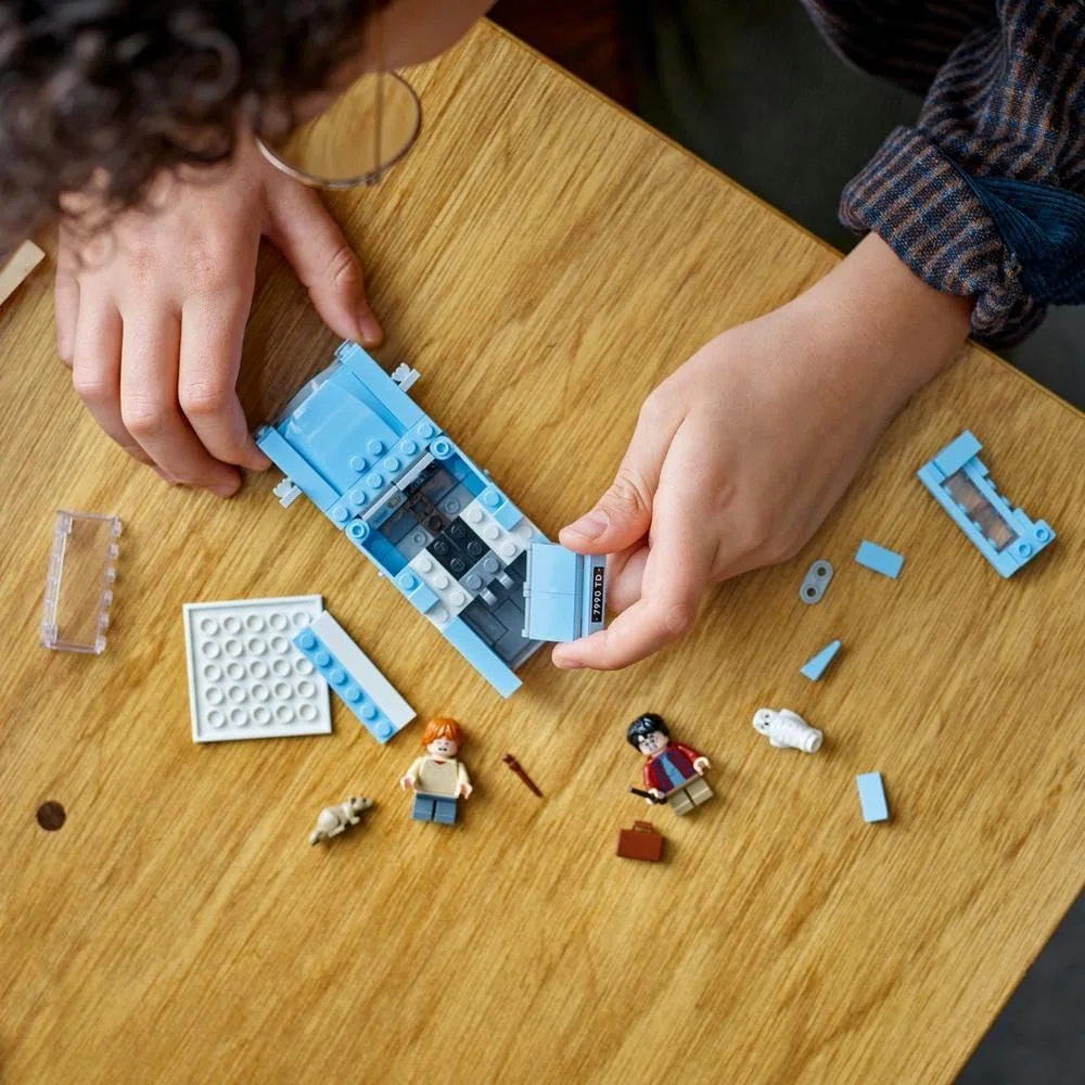 مدل ساختنی ماشین فورد آنگلیای پرنده لگو هری پاتر، مناسب کودکان، پسران و دختران 7 سال به بالا، به همراه مینی فیگور شخصیت رون ویزلی و فیگور جغد هدویک، هدیه ای از دنیای جادوگری 76424 مدل ساختنی ماشین فورد آنگلیای پرنده لگو هری پاتر، مناسب کودکان، پسران و دختران 7 سال به بالا، به همراه مینی فیگور شخصیت رون ویزلی و فیگور جغد هدویک، هدیه ای از دنیای جادوگری 76424