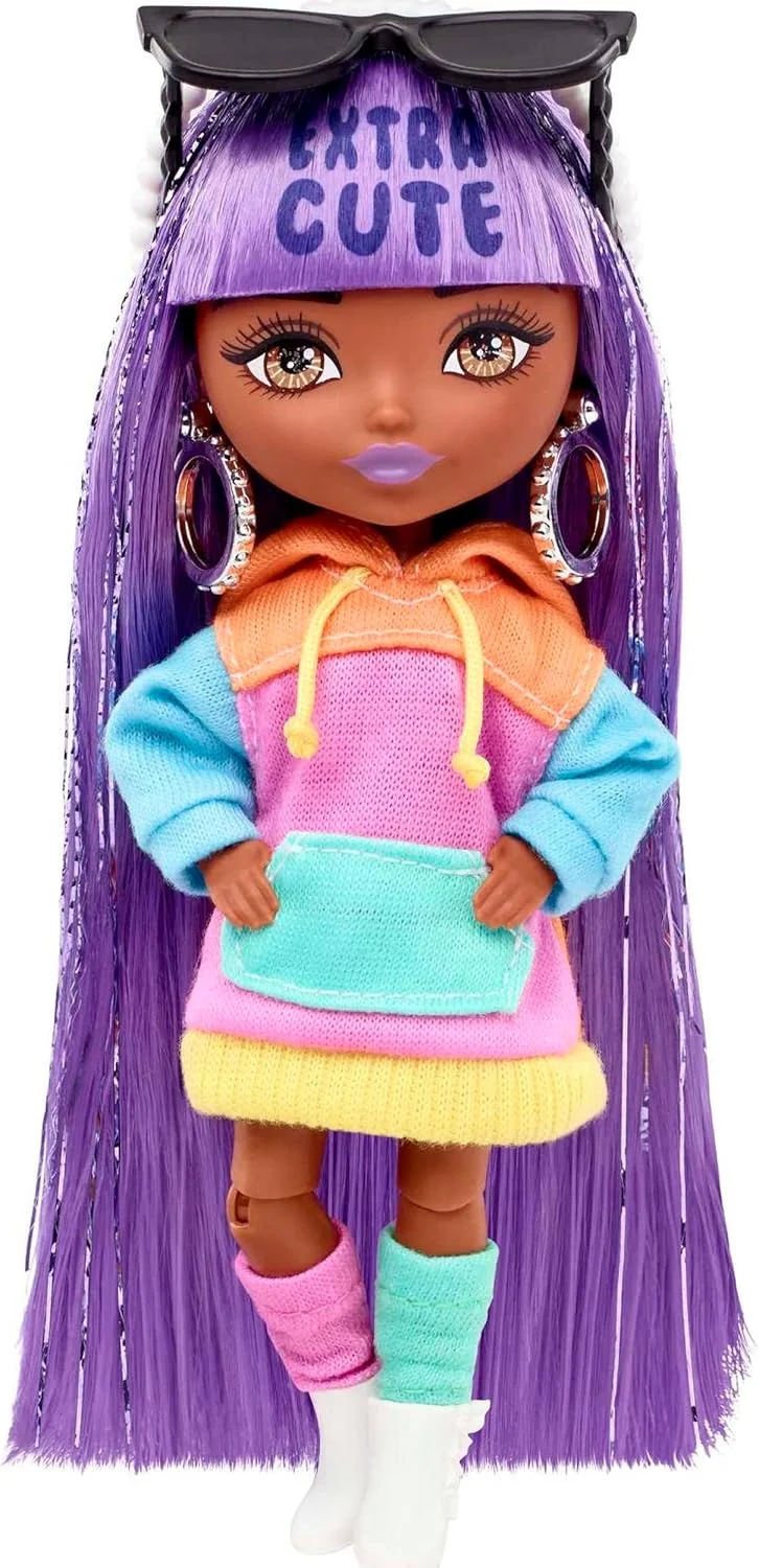 عروسک باربی اکسترا مینی شماره 7 (14 سانتی متر) به همراه لباس و اکسسوری و استند