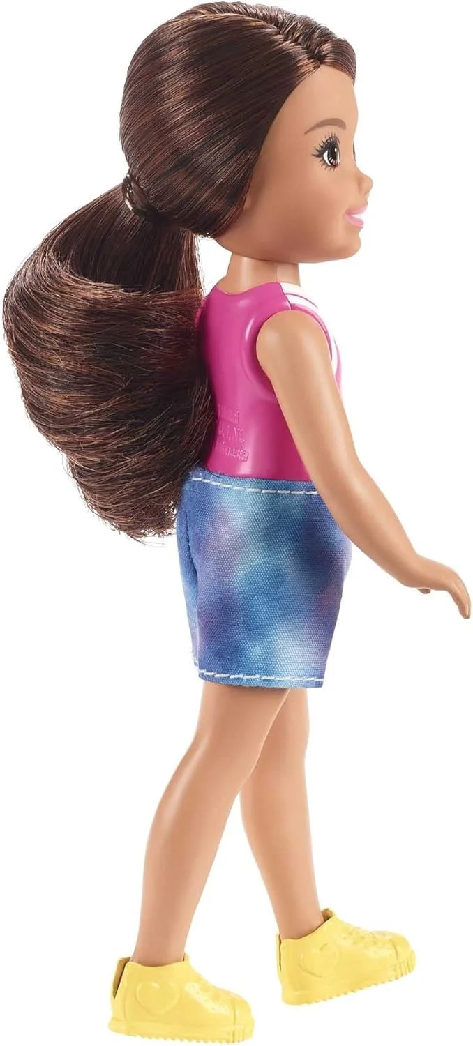 عروسک کوچک چلسی باربی با موهای قهوه ای در مدل دم اسبی با دامن و کفش قابل تعویض عروسک کوچک چلسی باربی با موهای قهوه ای در مدل دم اسبی با دامن و کفش قابل تعویض