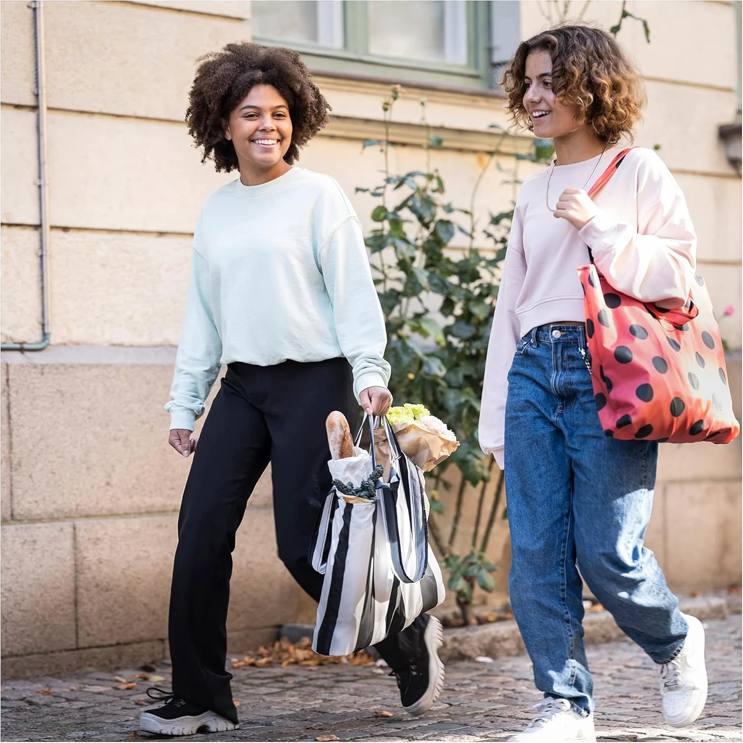 کیف حمل ProTuning SKYNKE، 45x36 سانتی متر، راه راه/سفید مشکی کیف حمل ProTuning SKYNKE، 45x36 سانتی متر، راه راه/سفید مشکی