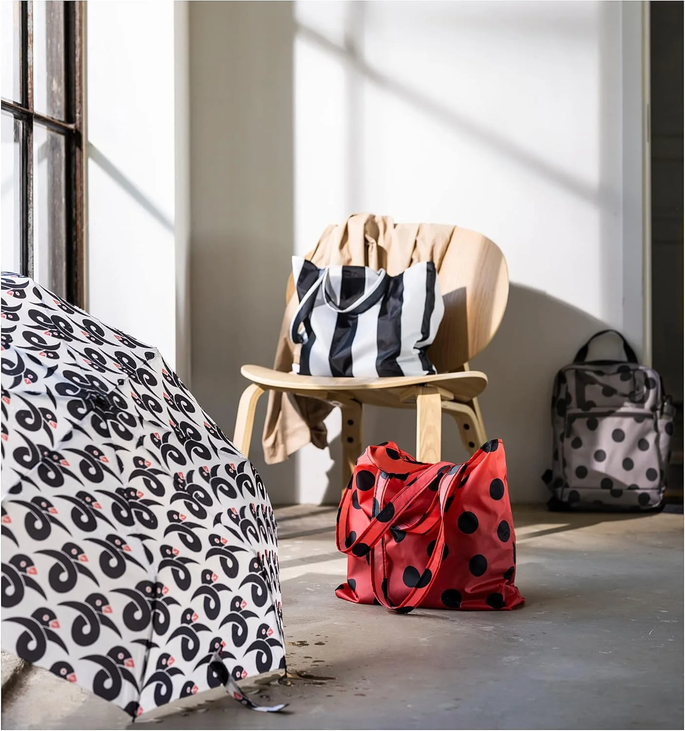 کیف حمل ProTuning SKYNKE، 45x36 سانتی متر، راه راه/سفید مشکی کیف حمل ProTuning SKYNKE، 45x36 سانتی متر، راه راه/سفید مشکی