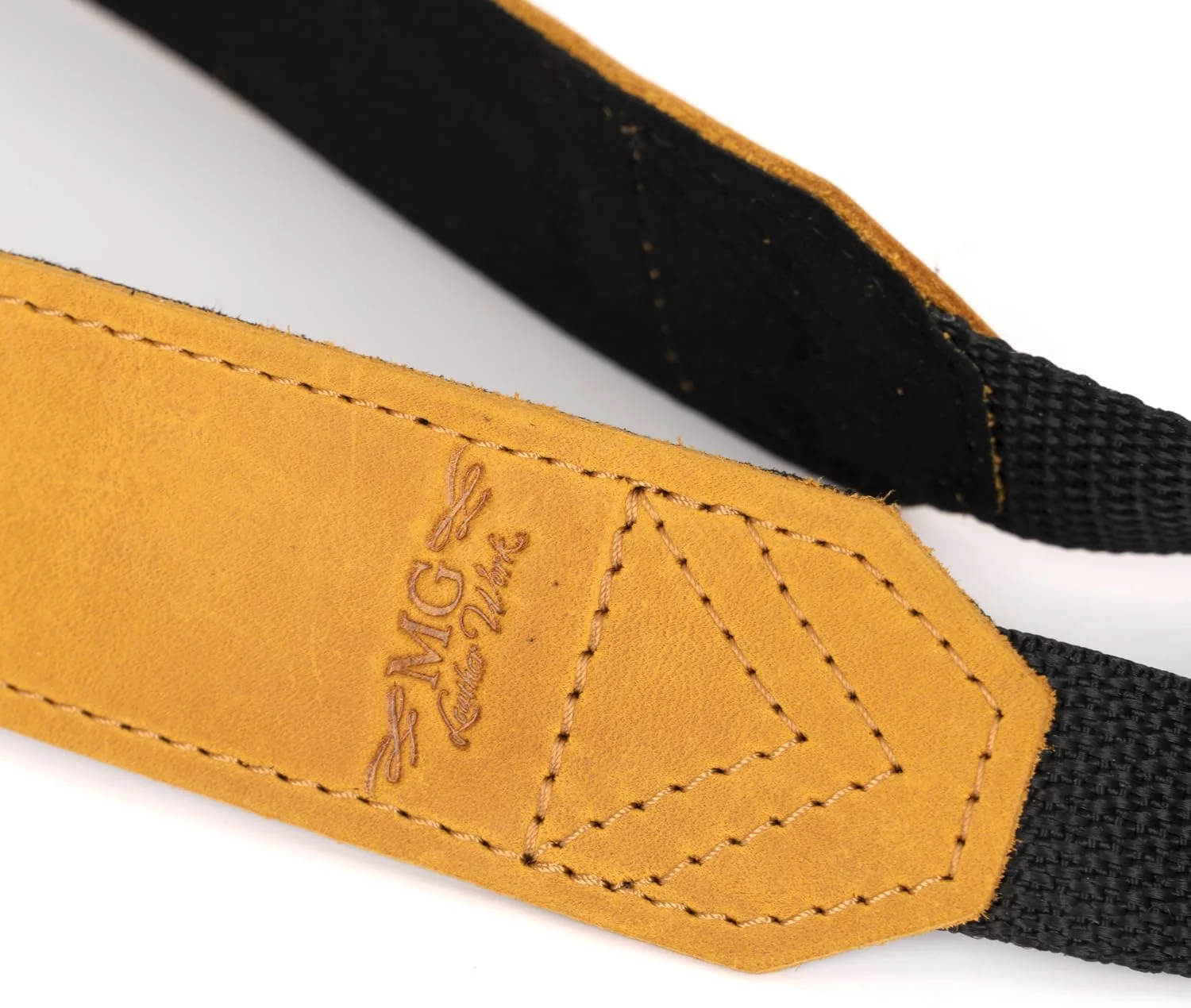 بند ساکسیفون چرمی MG مناسب برای ساکسیفون آلتو، تنور، سوپرانو و باریتون بند ساکسیفون چرمی MG مناسب برای ساکسیفون آلتو، تنور، سوپرانو و باریتون