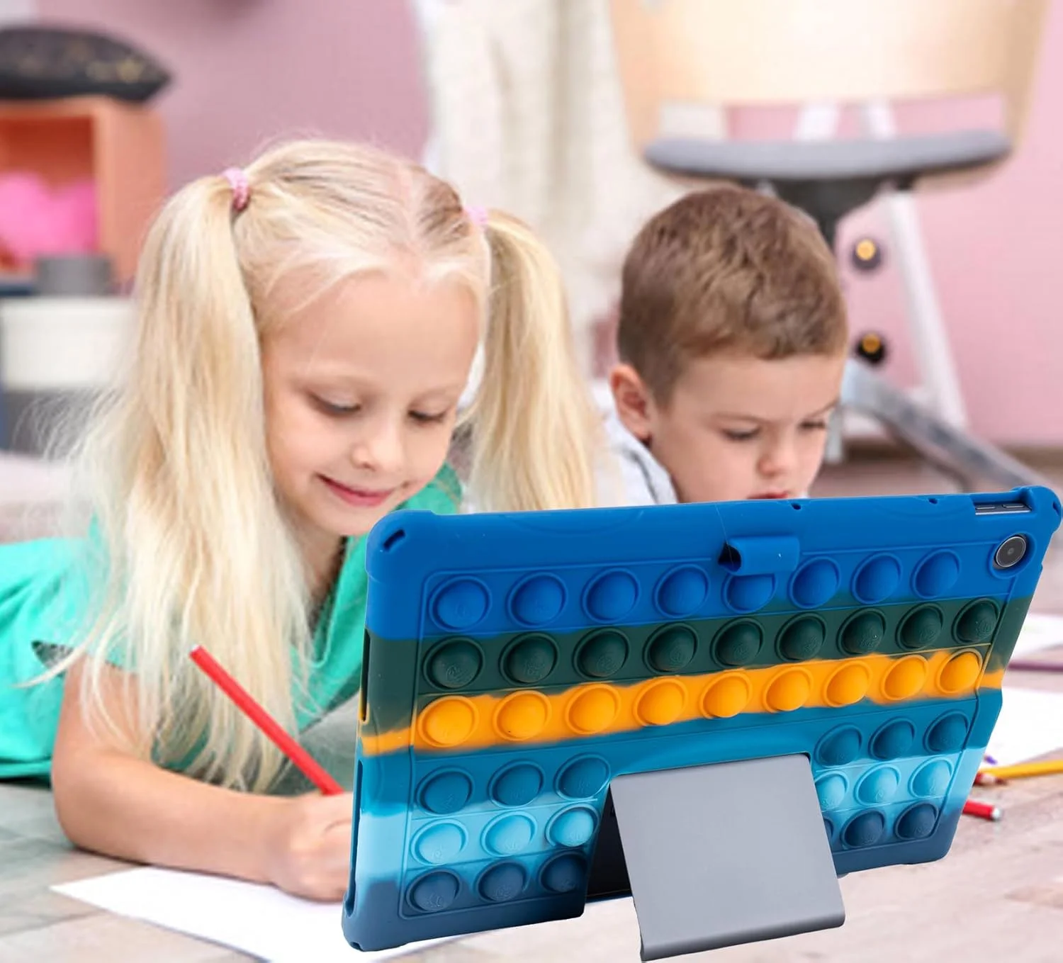 کیف تبلت سیلیکونی با بند شانه ای، جای قلم داخلی و قلم لمسی، سبک، نرم و زیبا، سازگار با Lenovo Tab Plus 11.5 - آبی تیره