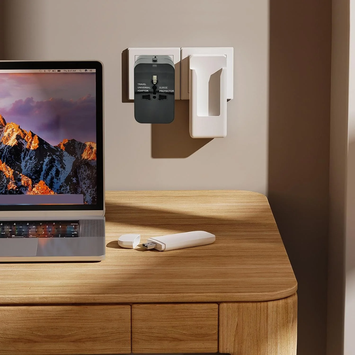 آداپتور شارژ، مبدل های USB جمع و جور، مبدل پورت های شارژ USB با شارژ سریع، سوکت تبدیل محافظت شده در برابر نوسانات برای لپ تاپ ها، لوازم کوچک و تلفن های همراه