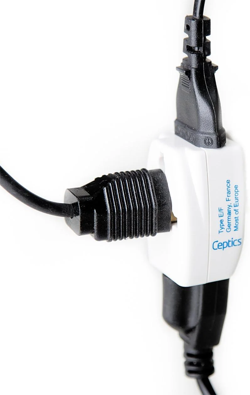 آداپتور مسافرتی جهانی Ceptics امارات به آفریقای جنوبی (نوع M) - 3 در 1 - تلفن های همراه، لپ تاپ ها، تبلت های خود را شارژ کنید - ارت دار (GP3-10L)