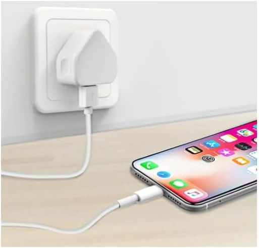 آداپتور دوشاخه USB 5V 1A برای شارژ دستگاه های الکترونیکی (دوشاخه UK، سفید) آداپتور دوشاخه USB 5V 1A برای شارژ دستگاه های الکترونیکی (دوشاخه UK، سفید)