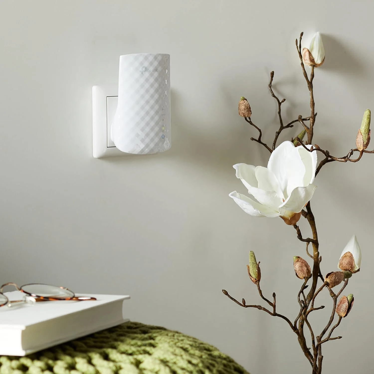 تقویت کننده وای فای TP-Link AC750 | پوشش تا 1200 فوت مربع و 20 دستگاه | تقویت کننده دو بانده برای گسترش اتصال اینترنت (RE220)