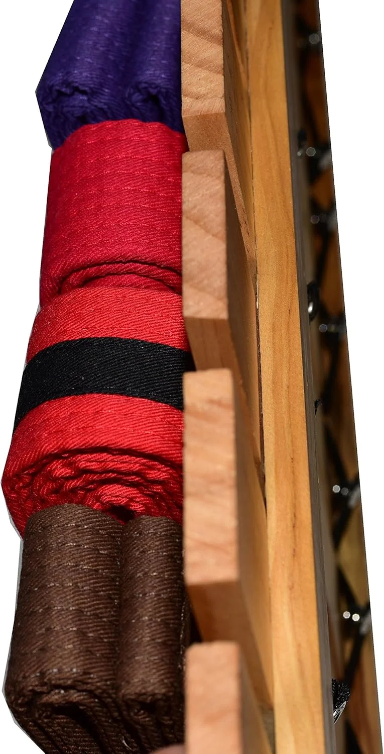 نگهدارنده کمربند کاراته، چوب کاج، مناسب برای 15، 12، 10، 8 یا 5 کمربند تکواندو به همراه استیکر، نگهدارنده کمربند هنرهای رزمی