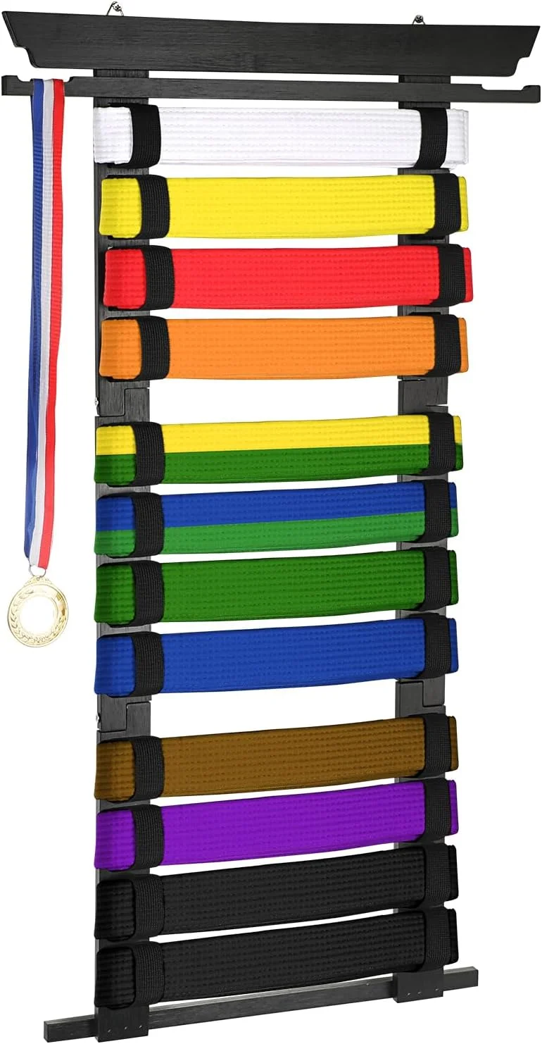 نگهدارنده کمربند هنرهای رزمی سامناکان برای 12 کمربند، بامبو، قابل جابجایی، پایه کمربند تکواندو، نصب دیواری، نمایشگر کمربند برای مدال، کمربند جودو کاراته نینجوتسو، هدیه شخصی مشکی
