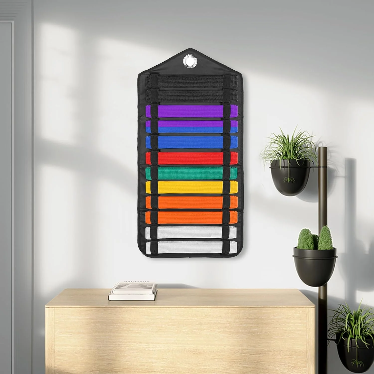 نگهدارنده کمربند هنرهای رزمی سامناکن، قفسه نمایش 12 کمربند مشکی، آویز دیواری کاراته تکواندو، سازمان دهنده کمربند هنرهای رزمی، چوب لباسی کمربند برای کارآموزان کاراته تکواندو (بدون کمربند)