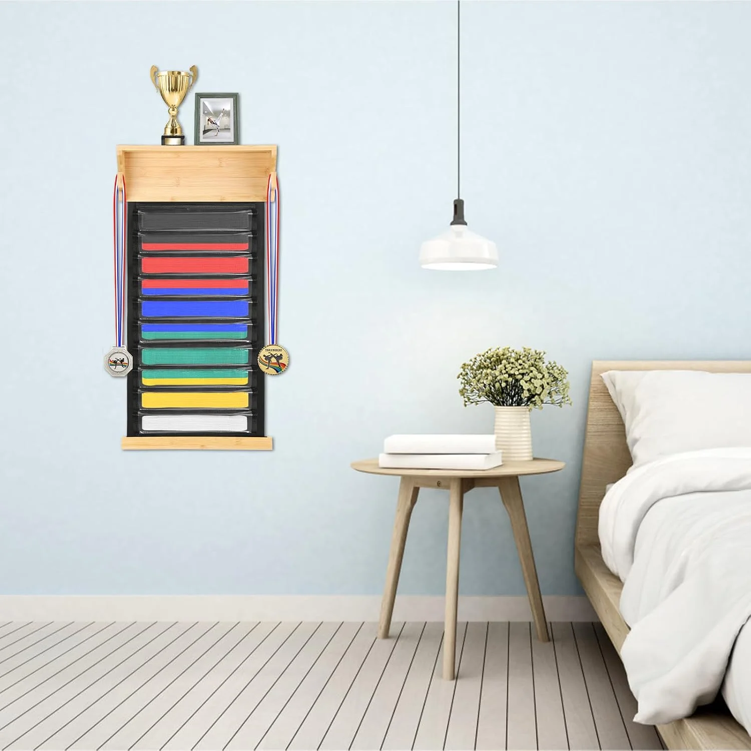 نگهدارنده کمربند هنرهای رزمی SUMNACON با آویز مدال، نگهدارنده کمربند تکواندو کاراته ضد گرد و غبار با قفسه جایزه برای هنرجوی جوجیتسو (بدون کمربند)